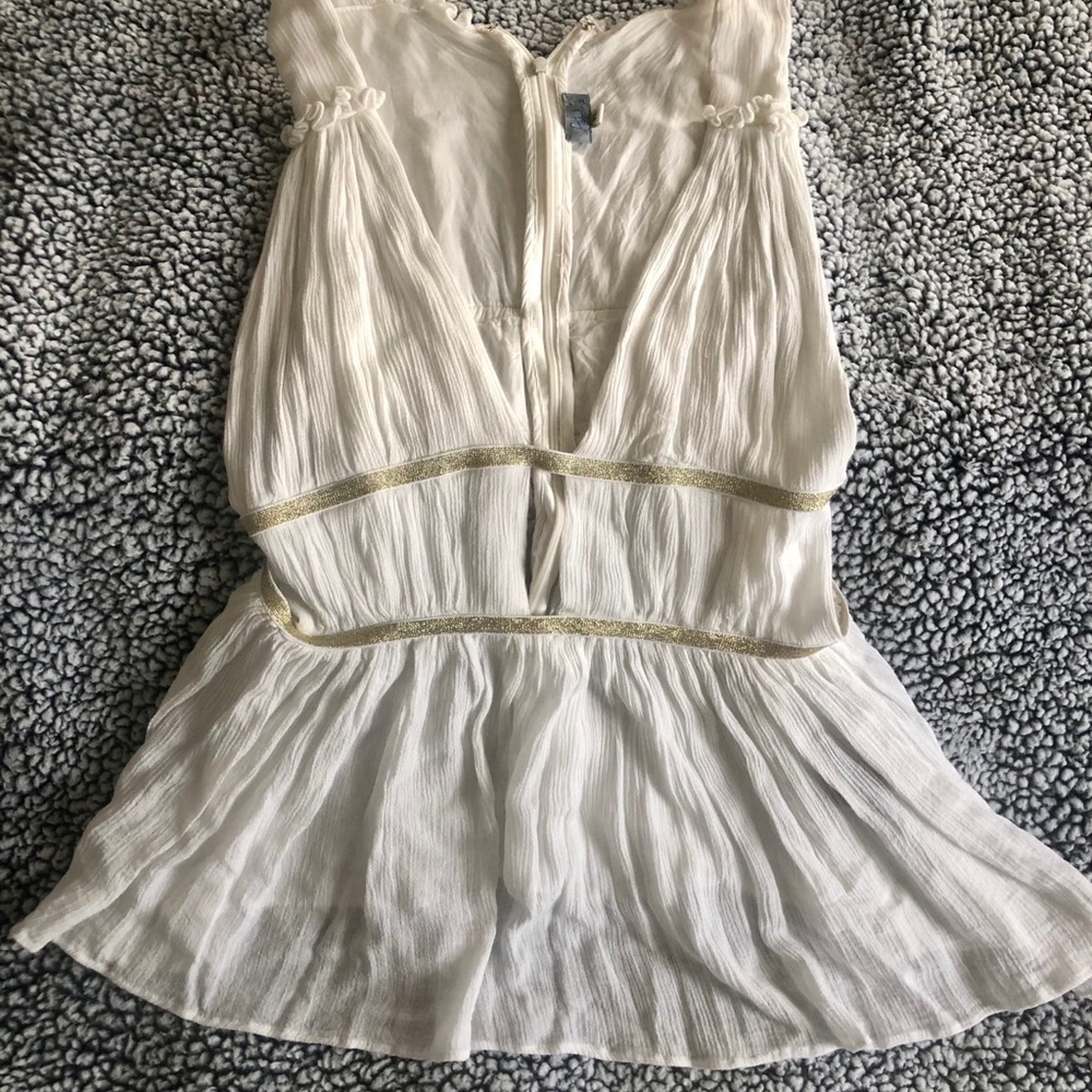 Boutique cut out sides white top